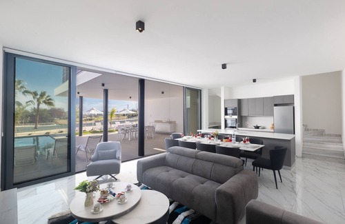 Pernera Cabaña | Protaras Aqua Pearl Villa AQ10 - a villa that sleeps 11 guests in 5 bedrooms