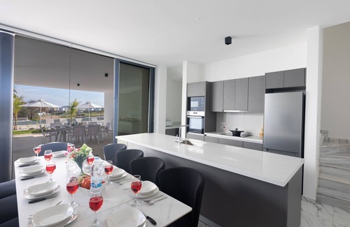 Pernera Cabaña | Protaras Aqua Pearl Villa AQ10 - a villa that sleeps 11 guests in 5 bedrooms