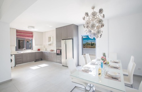 Cape Greko Cabaña | Protaras Villa DE2 - una villa que tiene capacidad para 8 invitados en 4 dormitorios