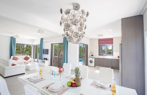 Cape Greko Cabaña | Protaras Villa DE2 - una villa que tiene capacidad para 8 invitados en 4 dormitorios