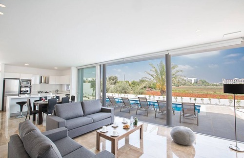 Protaras Cabaña | Protaras Holiday Villa BP2 - a villa that sleeps 7 guests in 3 bedrooms