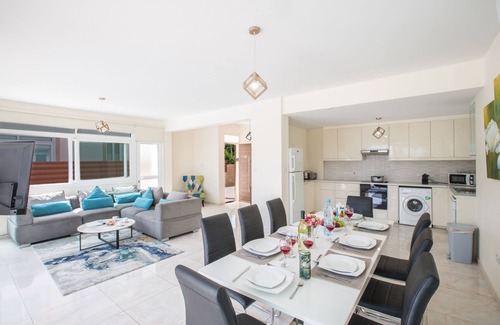 Protaras Cabaña | Protaras Villa ME16 - villa en primera línea que tiene capacidad para 10
