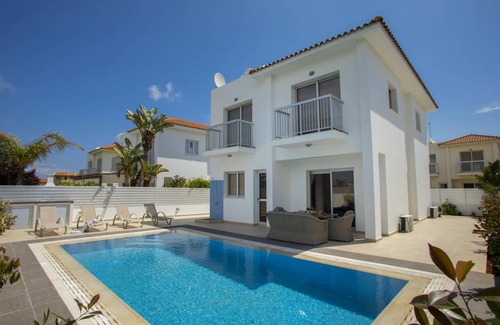 Pernera Villa | 130 m² Villa ∙ 3 habitaciones ∙ 6 personas