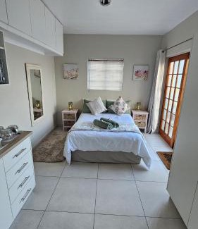 Drakenstein Casa | Protea Rus