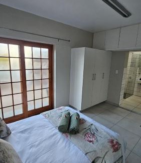Drakenstein Casa | Protea Rus