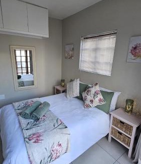Drakenstein Casa | Protea Rus