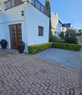 Drakenstein Casa | Protea Rus