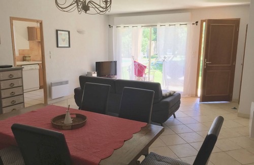 Saint-Saturnin-les-Avignon Casa | Campo provenzal, casa de 100m2, piscina privada, 6 personas