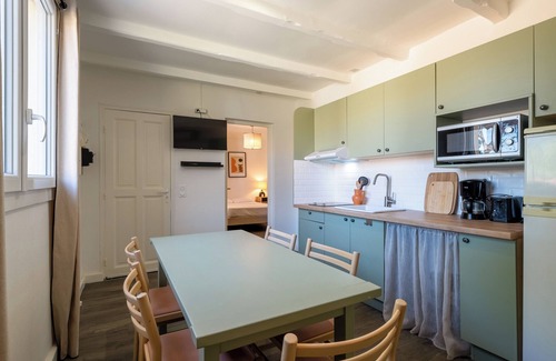 La Roque-sur-Pernes Condominio | Provençal cottage in a tourist residence