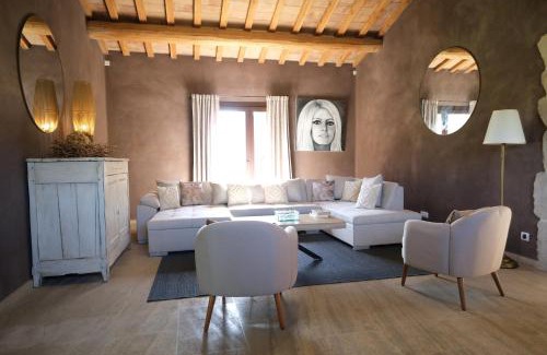 Bedoin Villa | Provençal farmhouse, Mont Ventoux view, 2 pools (1 heated), Bédoin - 10 people