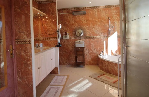 Le Luc Villa | Villa provenzal en Le Luc con piscina privada y jacuzzi climatizado