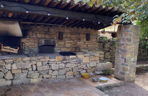 Meounes-les-Montrieux Casa | Provencal house under the olive trees with swimming pool.