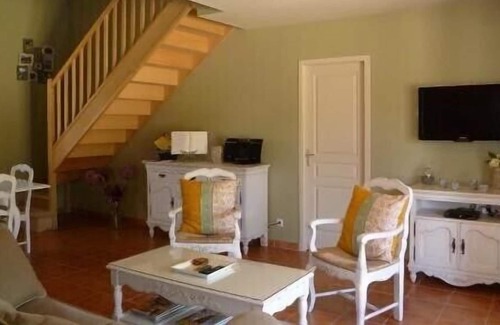 Mirabel-aux-Baronnies Villa | Casa provenzal con piscina privada climatizada y jardín, de 6 a 8 personas.