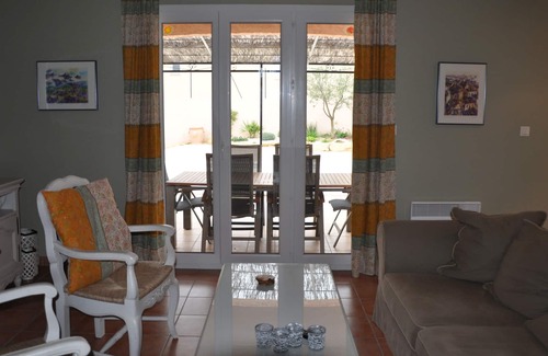 Mirabel-aux-Baronnies Villa | Casa provenzal con piscina privada climatizada y jardín, de 6 a 8 personas.