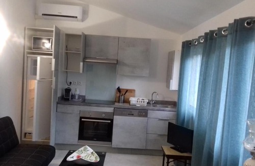 Vedene Apartamento | Provencal House With Pool