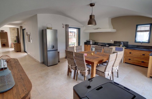 Saint-Nazaire Otro | Provencal villa "Les Oliviers", private pool & enclosed grounds.