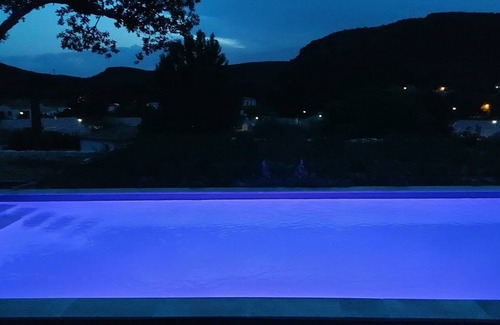 Gaujac Villa | Provence/ Avignon/ Uzès villa with view, air-conditioned, private and secure swimming pool