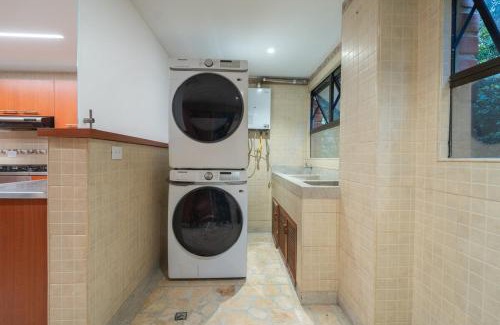 Las Lomas I Apartamento | Provenza Lux Apartment l Guest Friendly l Fast Wifi l 9 Guest