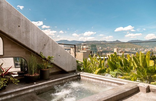 Lalinde Apartamento | Provenza Penthouse Jacuzzi AC Steam Shower