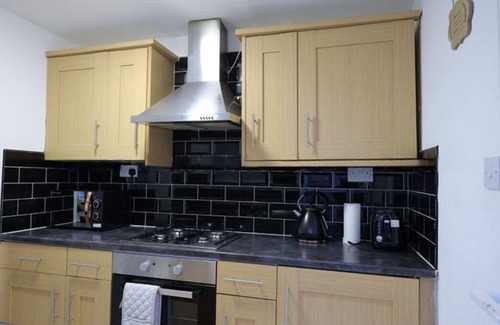 St George's Quarter Apartamento | Providence Luxury Apartment 9-minute drive to the Everton Football Club