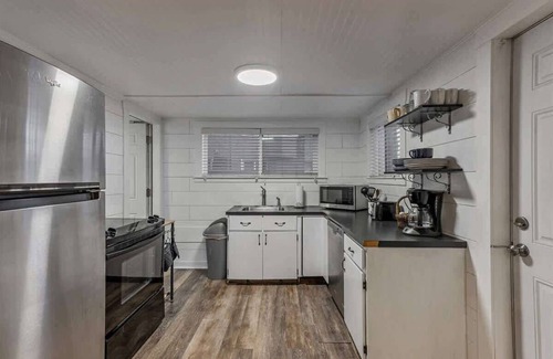 Provo Casa | Provo Airport, Two Units, Pickleball Close By!