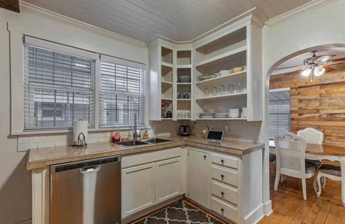 Provo Casa | Provo Airport, Two Units, Pickleball Close By!