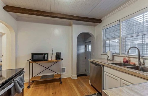 Provo Casa | Provo Airport, Two Units, Pickleball Close By!