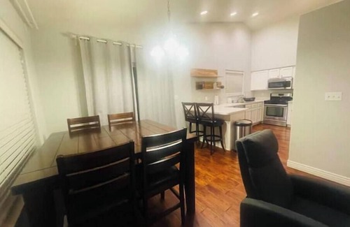 Provo Casa | Provo Home - self-contained 2 bedroom 2 bathroom upper unit