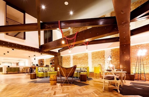 San José Hotel | Proximity At its Best! 2 Contemporary Units, FREE Parking, Pets are Welcome too!