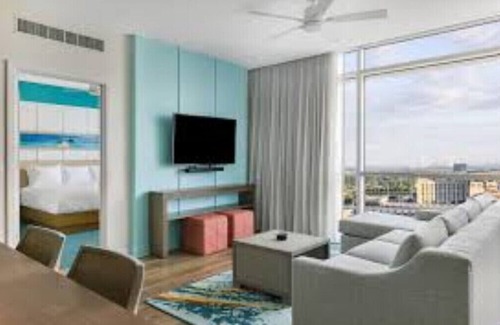 Castleberry Hill Complejo | Proximity Perfected: Studio Steps from Drake Concert