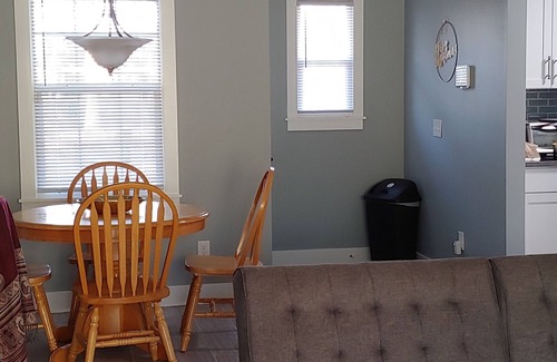 Crisp Casa | Proximity to ECU games, tasty restaurants; A quite, tucked away neighborhood