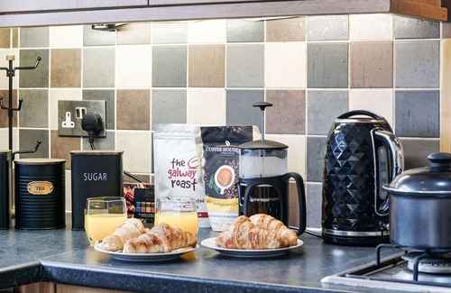 Elstree Casa | Prv-Parking | Jacuzzi Bath | Families / Groups |