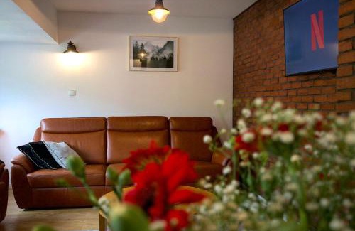 Bierutowice Apartamento | Przycup w Karkonoszach Apartamenty - "Za oknem Góry!" - Dwupoziomowy apartament Strażacka 2 Apartament z widokiem na góry z parkingiem Apartament przy Wyciągu oraz przy Szlakach Turystycznych