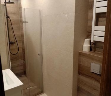 Krzyki Apartamento | Przytulne studio - 2 pokoje,parking,blisko centrum-6km,tramwaj, Nflix, park, spokój,