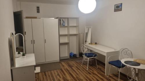 Brodno Apartamento | Przytulny pokój 17 z balkonem w mieszkaniu 2 pokojowym