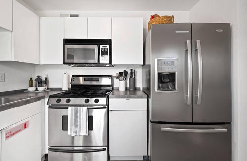 Old Las Palmas Condominio | PS Gem: Sublime Condo Walking Distance to Downtown
