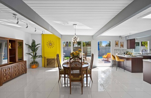 Sunmor Casa | PS Hipster: Mid-Century Charm and Whimsy With Modern Comfort