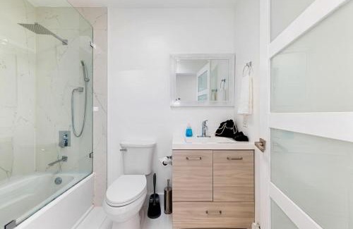 Miami Shores Apartamento | PS5 Container Home Big Backyard Cornhole