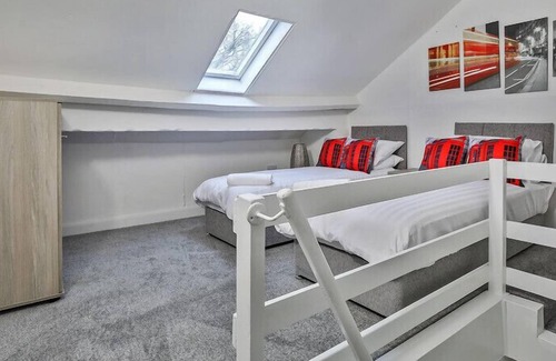 Rotherham Casa | Psalters Lane - A newly refurbished, fully serviced house on a quiet residential street with plen...