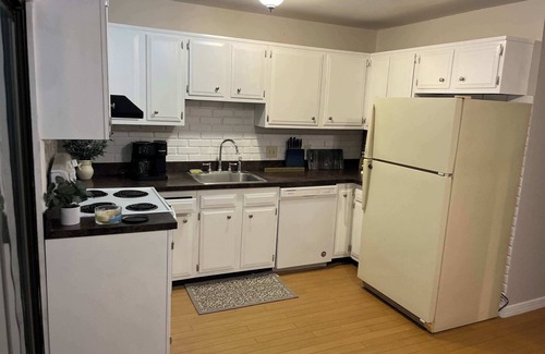 State College Casa | PSU 2br/1.5ba Townhome w Parking Near Campus & Stadium