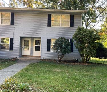 State College Casa | PSU 2br 2ba Townhome w Parking Near Campus and Stadium