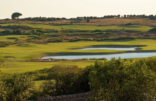 Ragusa Villa | Psyke, villa con piscina frente a los campos de golf.