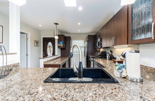 Downtown Lahaina Condominio | PUAMANA 2 BR PREMIER UNIT, 70 FT TO OCEAN: (milla de frente al mar)