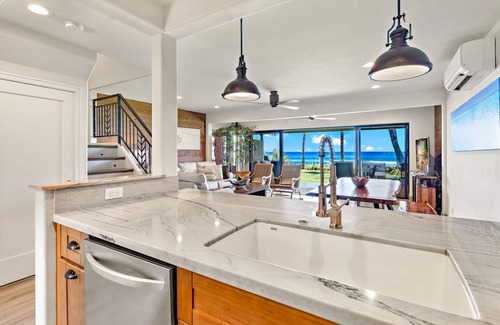 Downtown Lahaina Villa | Puamana: Hermosa casa adosada frente al mar 3BR, impresionantes vistas frente al mar, completamente remodelada a fines de 2018.