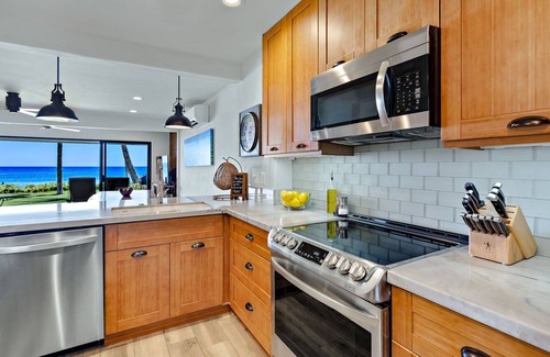 Downtown Lahaina Villa | Puamana: Hermosa casa adosada frente al mar 3BR, impresionantes vistas frente al mar, completamente remodelada a fines de 2018.