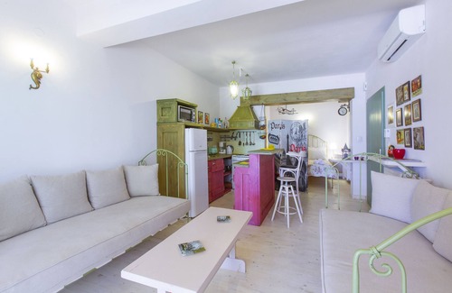 Limni Casa | PUCK-A Cozy Studio at IL Giardino Segreto Di Prospero