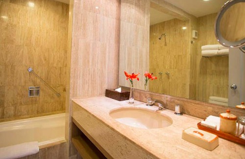 Puerto Vallarta Complejo | Puerto Vallarta 4 Star Beach Resort w/ All Inclusive Option