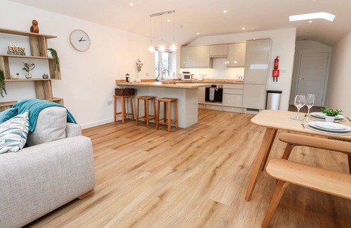 Goldsithney Cabaña | PUFFINS REST, pet friendly, with a garden in Goldsithney