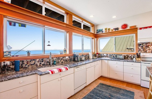 Kingston Casa | Puget Sound-front home with beach access, kayaks, gorgeous view & firepit