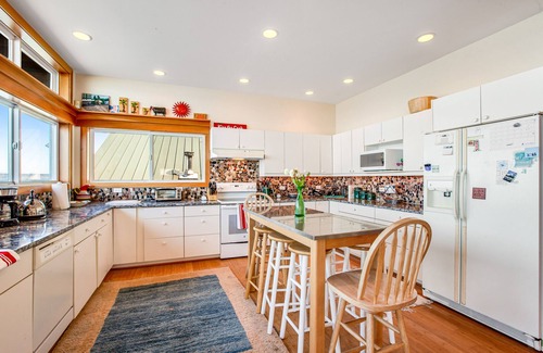 Kingston Casa | Puget Sound-front home with beach access, kayaks, gorgeous view & firepit